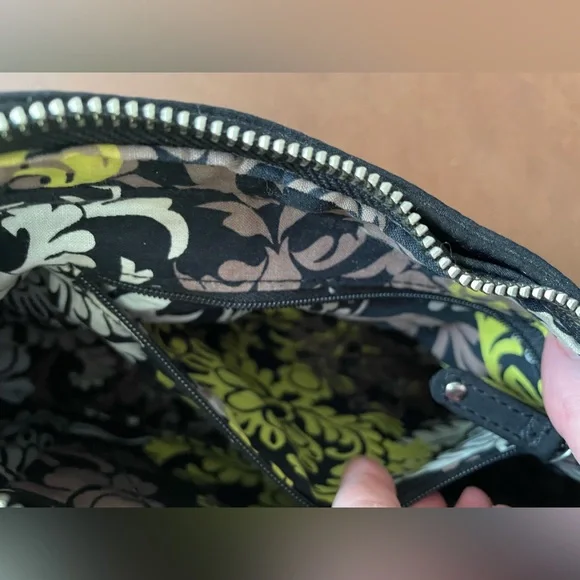 Vera Bradley EUC zip top shoulder hobo bag in quilted black - Picture 2 of 14